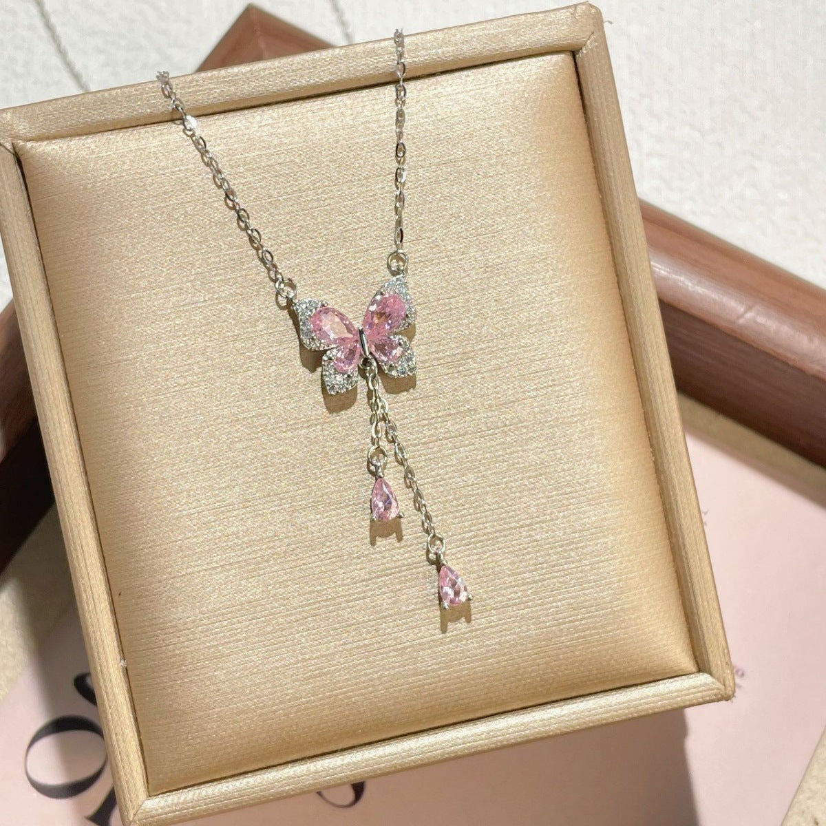 c0167d89-7281-410f-a69b-ede6cbb9d62d-Max